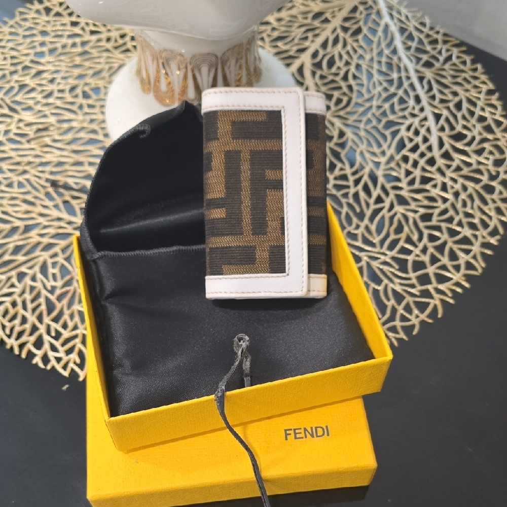 Fendi Brown Monogram KEY Wallet with White Trim - Picture 2 of 12